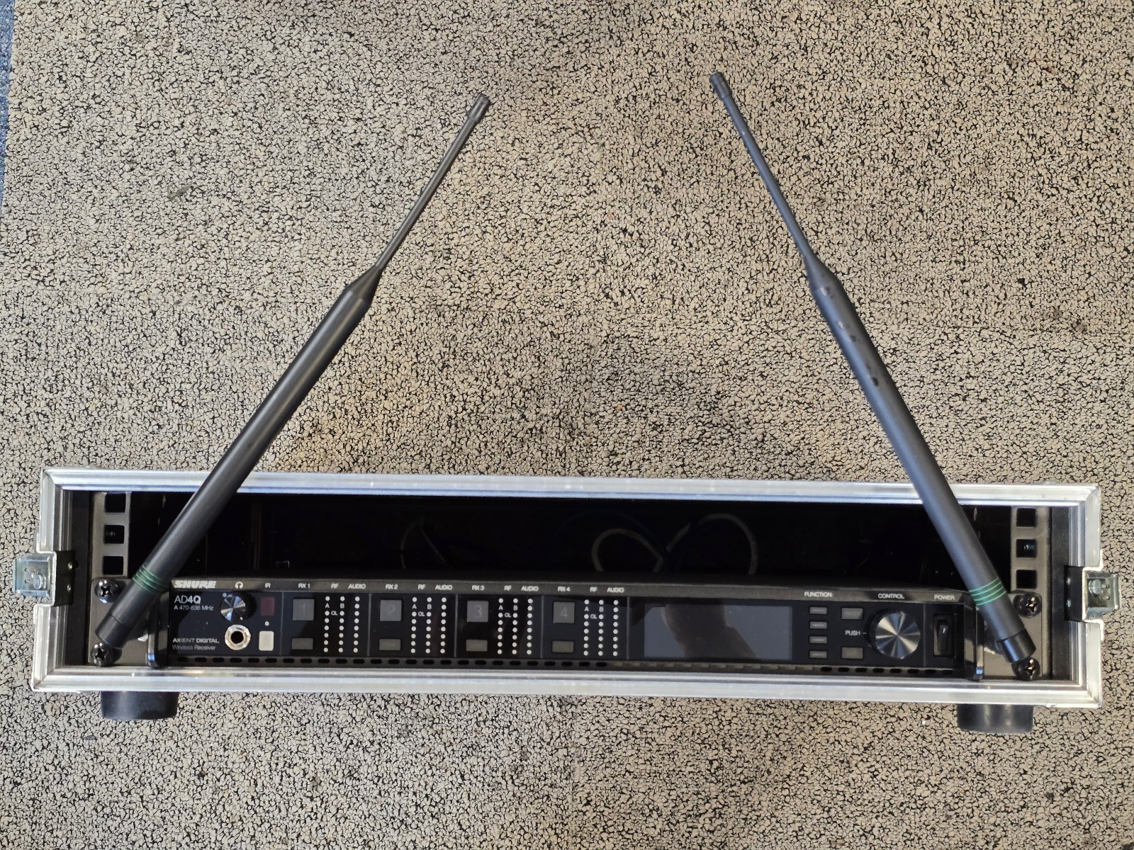 Shure AD4Q Axient Digital Wireless Quad Channel Receiver 470-636 MHz