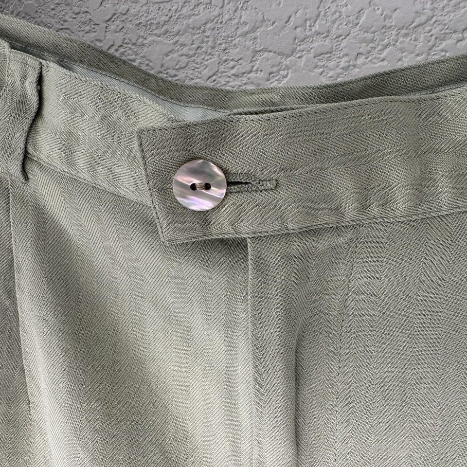 Tommy Bahama 100% Silk  Vintage Sage Green Pleated Front Bermuda Shorts Size 12 - Image 3 of 4