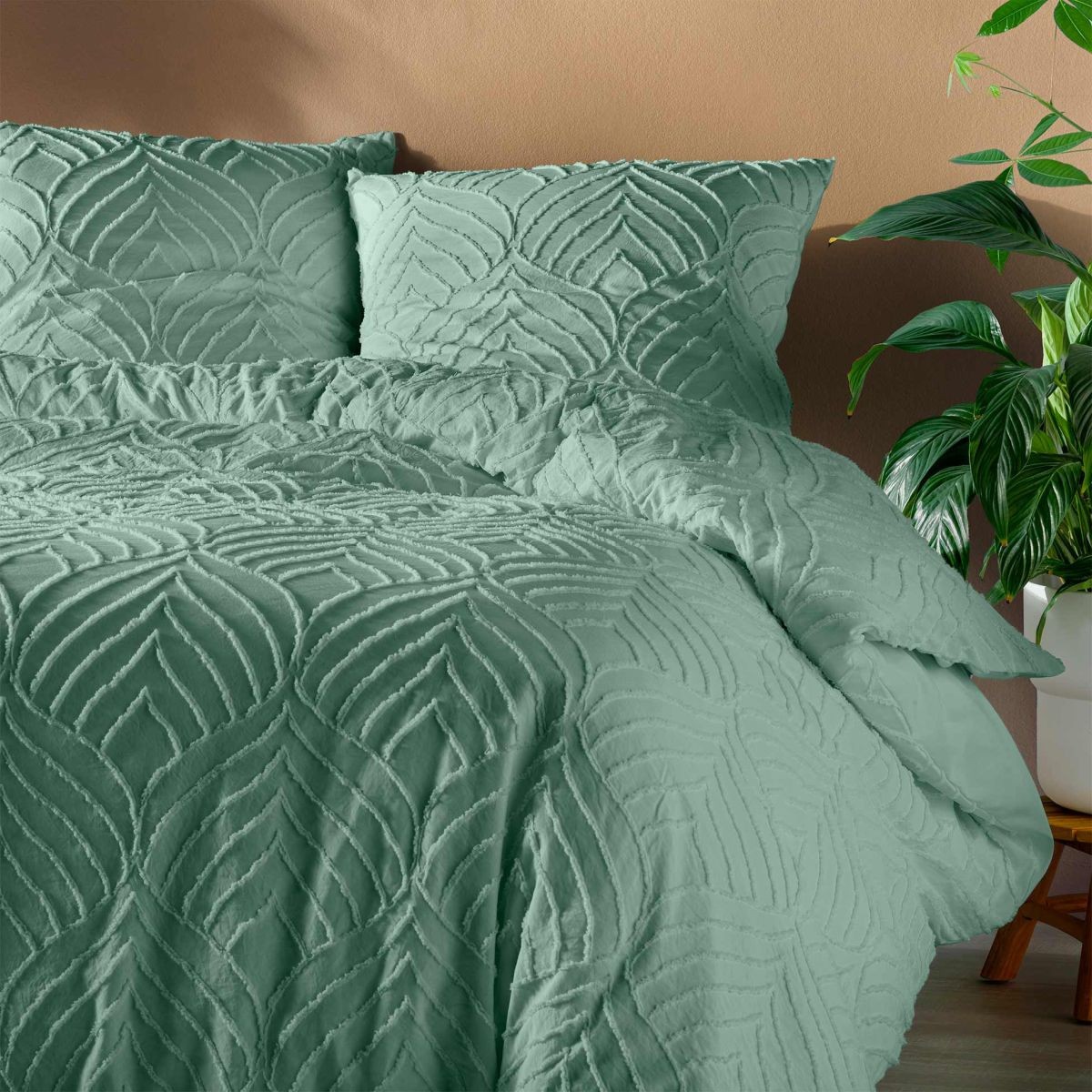 Parure de lit Heltie 240x220 vert sauge en textile haute densité au fini soyeux durable