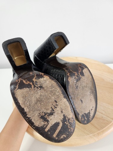 John Fluevog Stiefel 7 U Absatz Melania Kroko-Prägung Gummizug Stiefeletten Slipper Booties - Bild 10 von 10