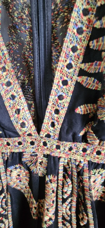 Nuevo sin etiquetas Mameluco Honey Punch Encaje Boho Veraniego Negro Talla Pequeña Bordado Pesado Foto 3 de 4