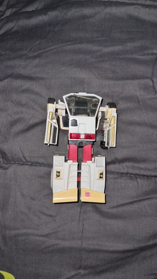 Vintage TRANSFORMERS G1 Autobot RED ALERT Fire Chief Lamborghini Takara 1982 - Image 3 of 4