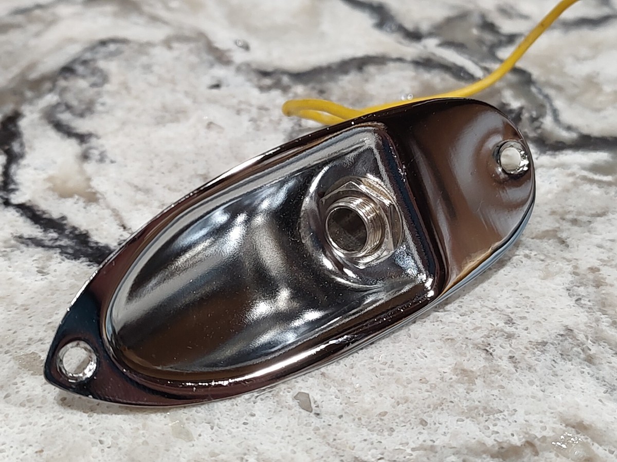 FENDER SQUIER STRAT GUITAR INPUT JACK CUP + SCREWS - CHROME - MADE