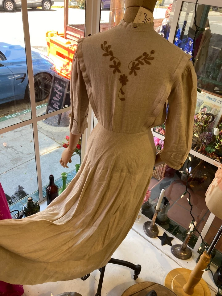 Vtg Women's Antique Late 1800s Beige/ Tan Embroidered Linen Long Dress Sz XS/S - Image 2 of 4