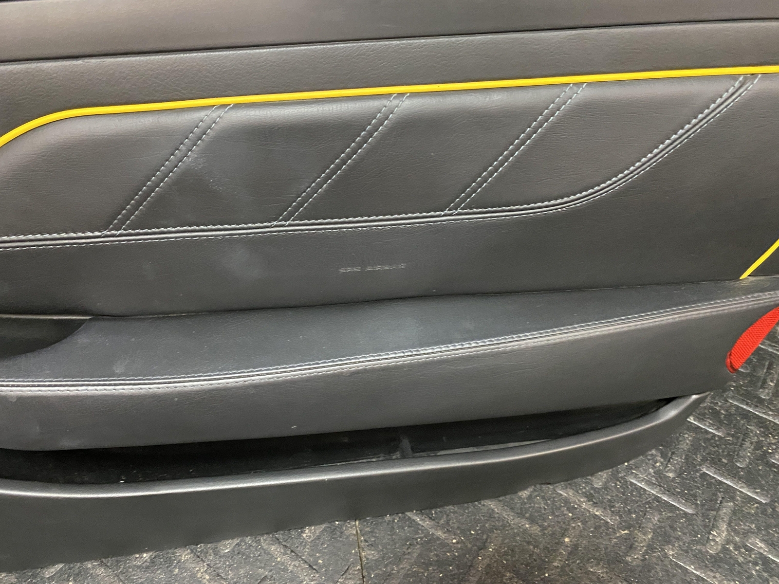 02-06 MASERATI SPYDER FRONT PASSENGER INTERIOR DOOR TRIM PANEL BLACK 66367100