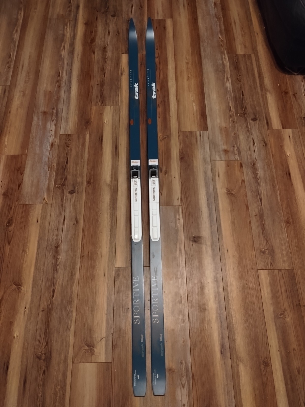Trak NoWax SPORTIVE 190 cm Cross Country XC Skis W/ Salomon SNS PROFIL