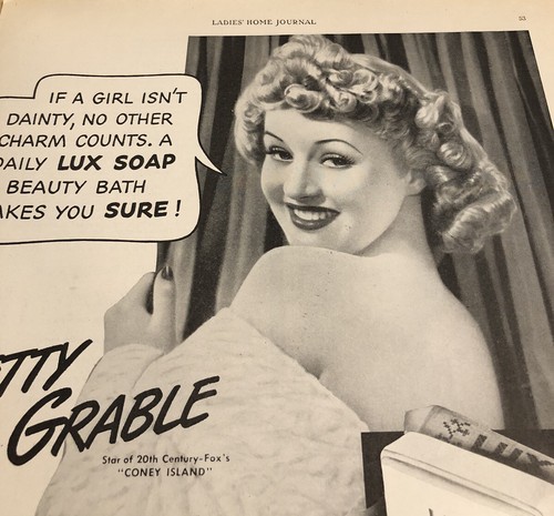 Betty Grable 1943 para jabón de inodoro Lux - anuncio de revista vintage - Imagen 2 de 2