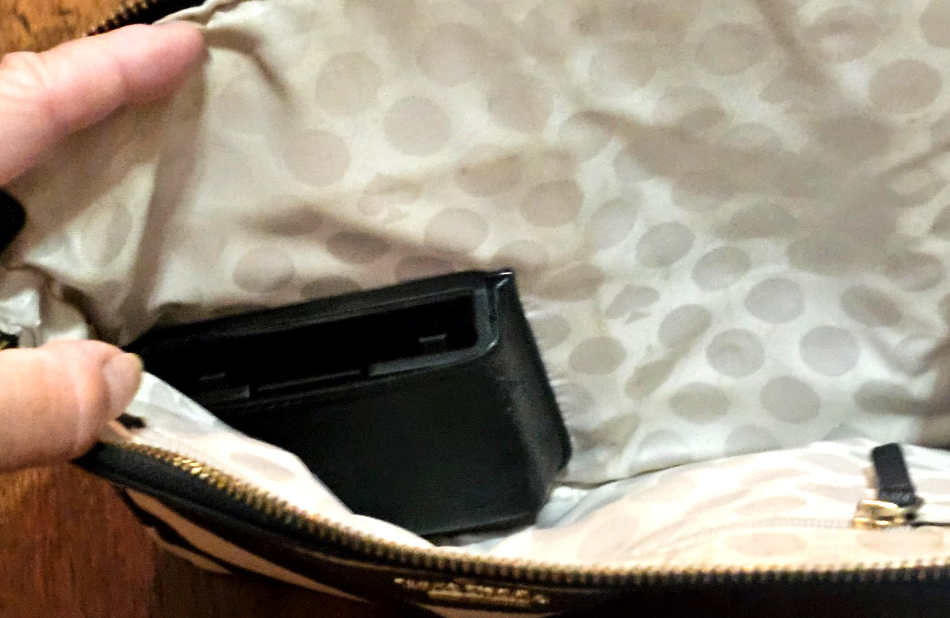 Kate Spade Everpurse Quentin Black & White Clutch Charge your iPhone with Box