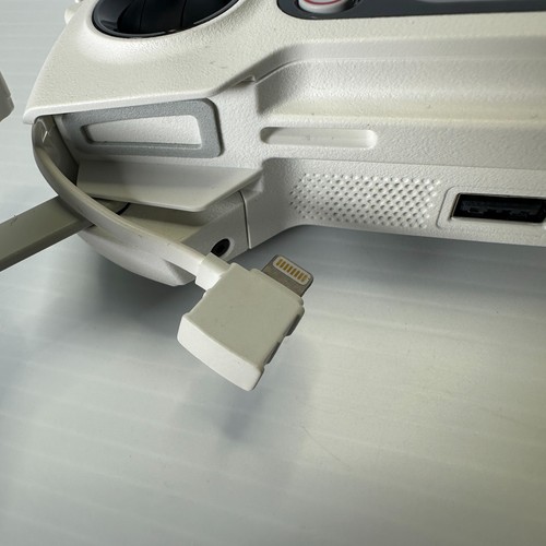 Mando a distancia original DJI Mavic Pro/Platinum GL200A + cable Lightning iPhone blanco - Imagen 2 de 10