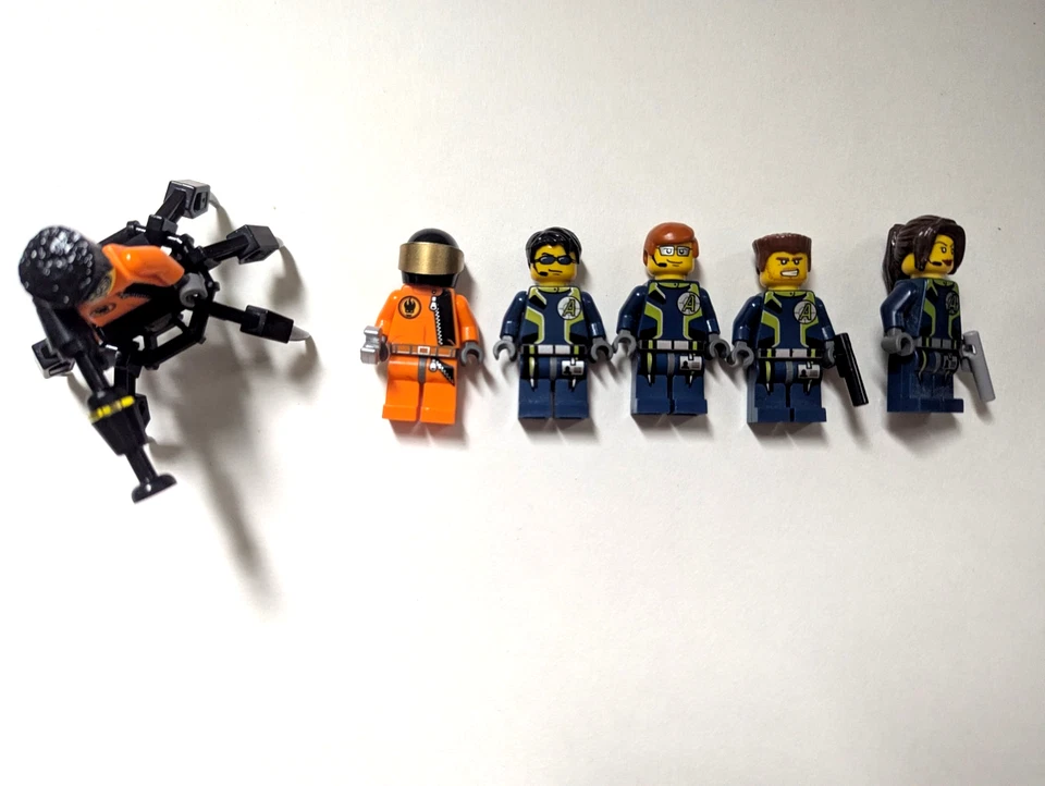 LEGO Agents: Mobile Command Center (8635) Complete Set W/ Box and Instructions - Image 4 of 4