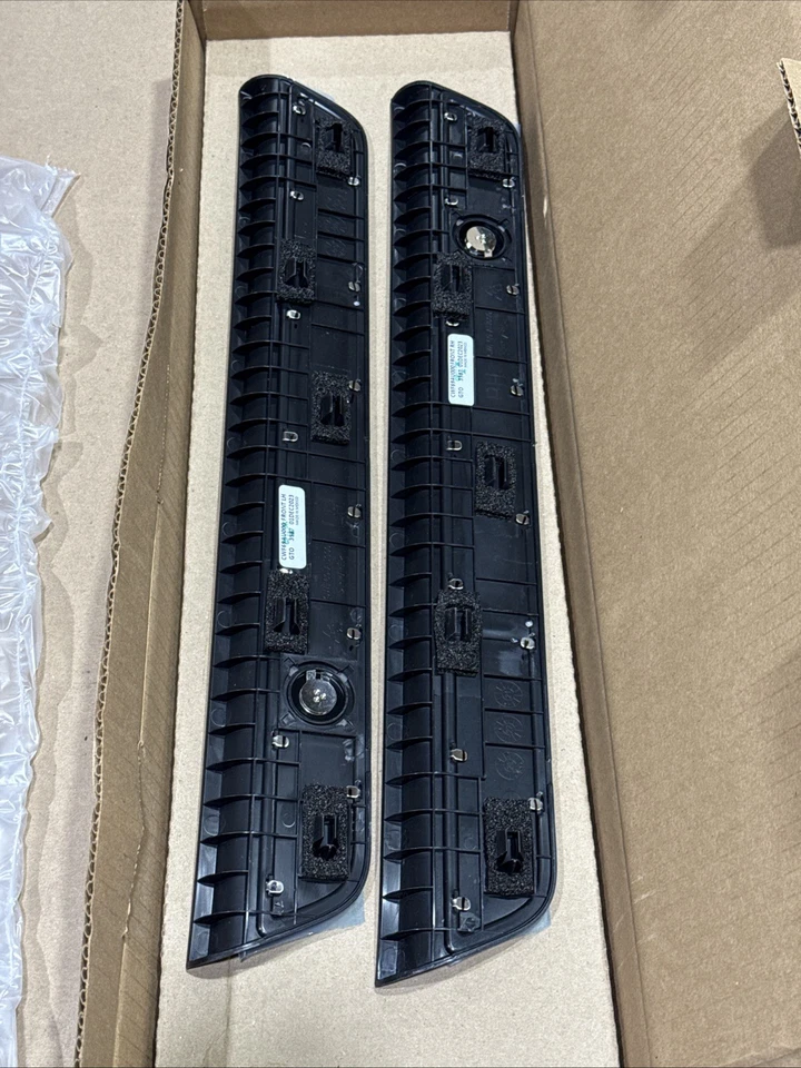 Juego de rasguños de puerta delantera iluminada Hyundai Tucson 2022-2025 CWF69AU000 nuevo fabricante original Foto 4 de 4