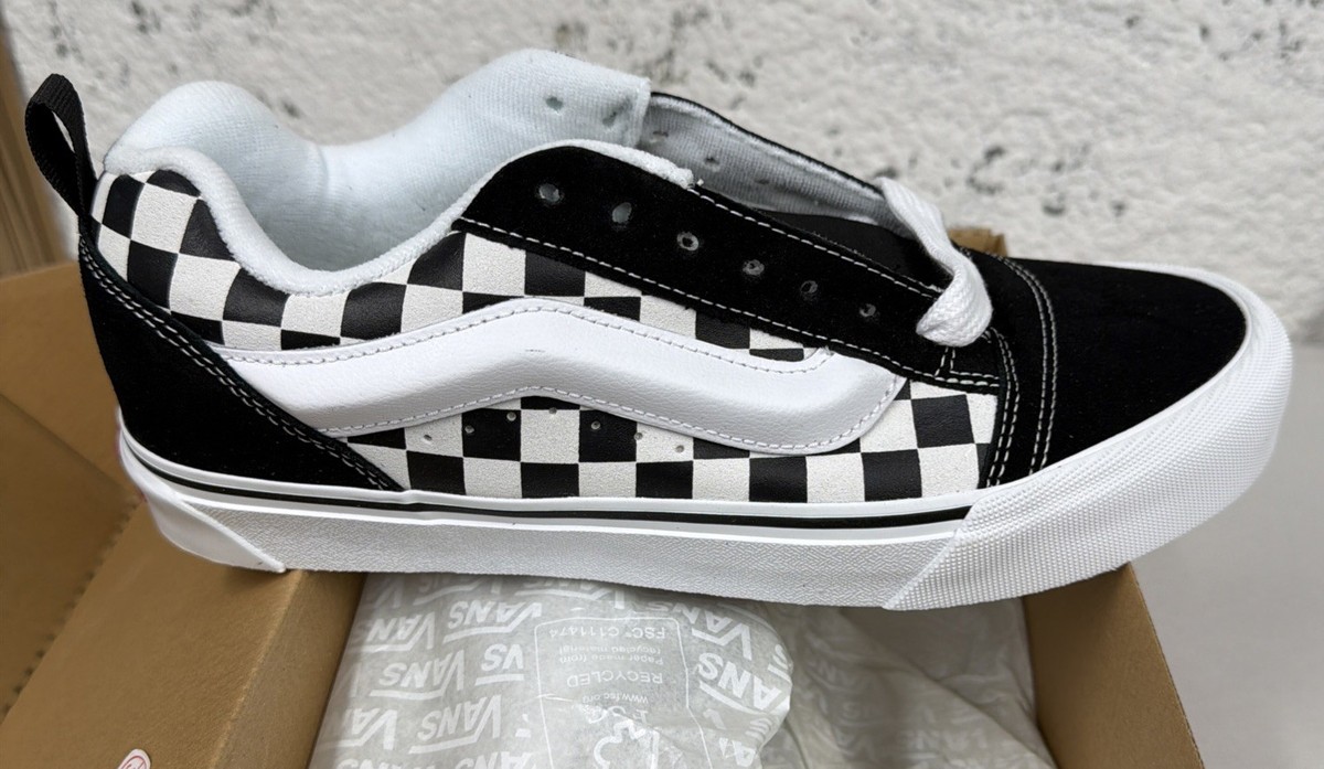 VANS- KNU SKOOL CHECKERBOARD BLACK/TRUE W VN000D22BPB SIZE 8.5 US