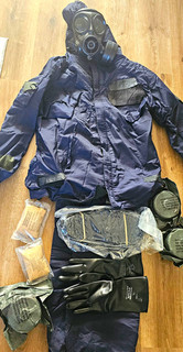 FM12 Gas Mask Respirator Size 2 With Filters Gloves Overlooks & Extras