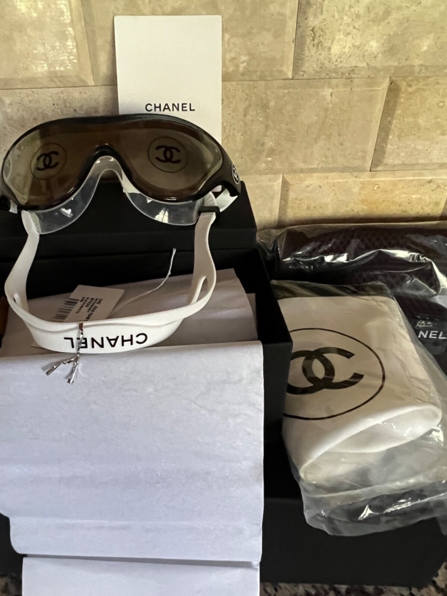 CHANEL CLASSIC 2024S SWIMMING 3 PIECE SET ECRU CC CAP BLACK CC