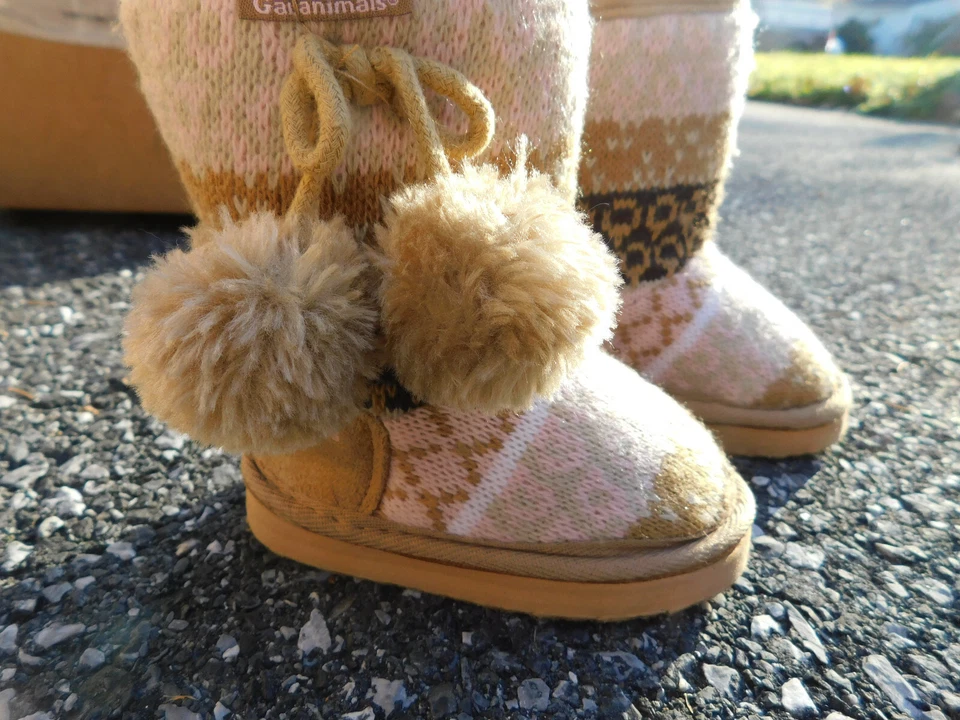 Botas de malha Garanimals marrom bronzeado Pom Pom criança tamanho 4 detalhes de camurça tão fofos! - Imagem 2 de 4