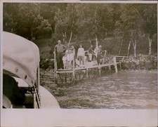 LG779 1967 Original Photo FAMILY PLAYING ON DOCK William Hedgbeck Mail Carrier