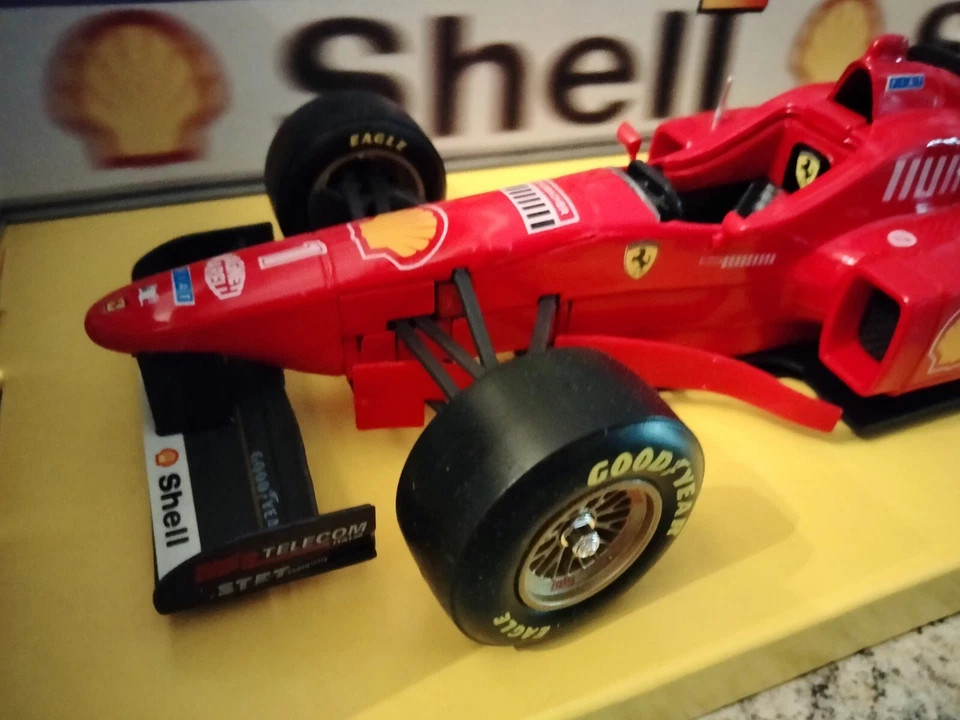 Modellino FERRARI F310 Formula 1 Shell Maisto 1:20 metallo plastica Schumacher - Immagine 3 di 4