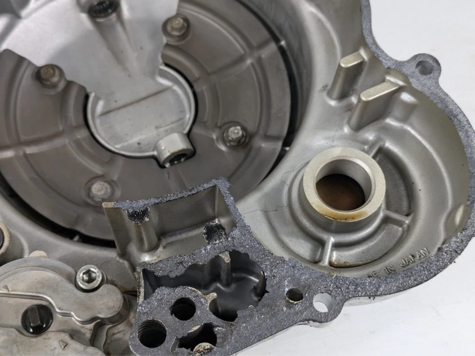 Крышка муфты двигателя правая сторона 1993 - 1996 KAWASAKI KLX650 KLX 650 - Изображение 2 из 4