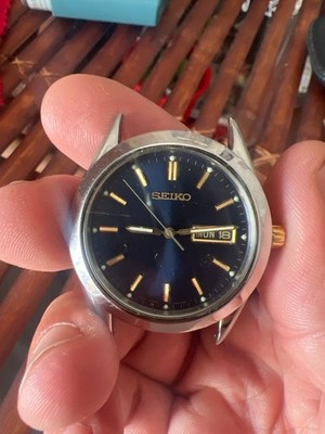 Seiko 7N43-9070 Quartz Watch Day Date Black Dial Gold Tone Classic