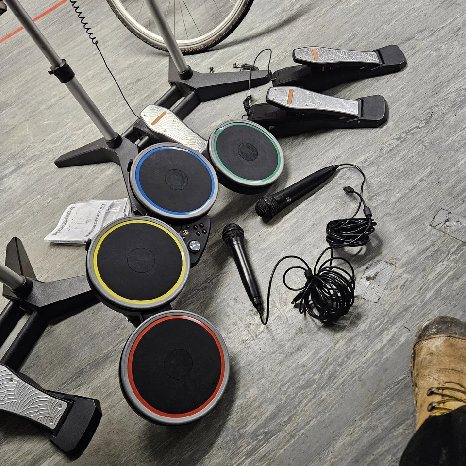 Xbox One Rock Band 4 Wireless Drum Kits - 3 Drums + 4 Pedels + 2 Mics  - Image 4 of 4