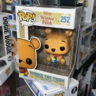 Funko POP! Disney WINNIE the POOH Seated w/ Honey 4” Figure #252 w/ Protector