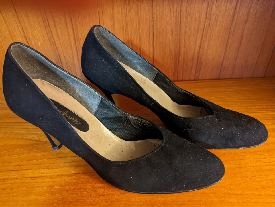 BOMBAS MARQUESA VINTAGE CLÁSICAS GRACE KELLY GAMUZA NEGRA. PRECIOSO. Usado en excelente estado 10 N  Foto 4 de 4