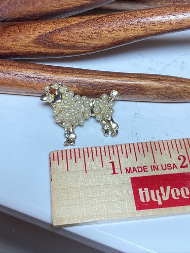 French Poodle Brooch Pin Rhinestone Pearls Dog Vintage TOO CUTE - Picture 3 of 5