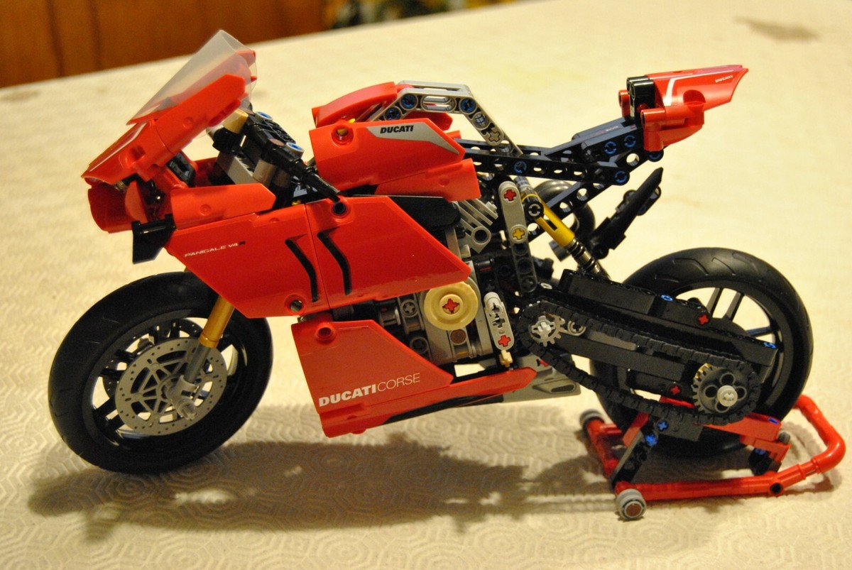 LEGO TECHNIC DUCATI PANIGALE già montata come da foto