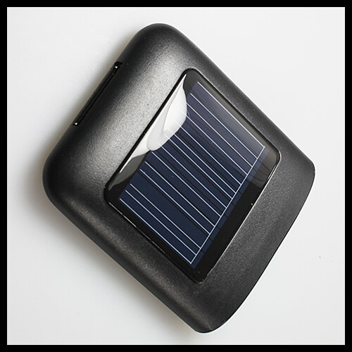 ✅ black Solar Charger Power Station for Apple iPhone 4 / 4s - 第 1/4 張圖片