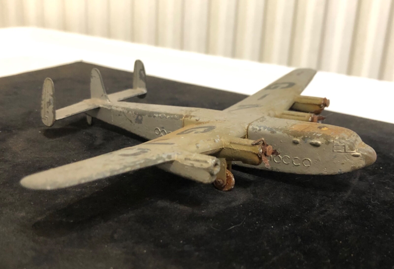 DINKY TOYS avion 704 / 70a Avro  York  Air liner Meccano GB avec son support moulé avec