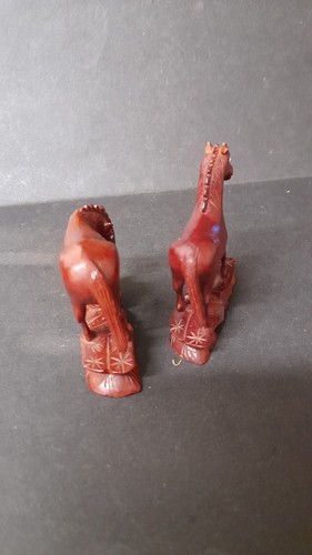 2 X ANTIQUE SMALL CARVED BOXWOOD MU WANG HORSES WITH GLASS EYES - Picture 3 of 6