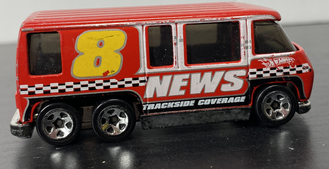 Hot Wheels 2011 GMC Motorhome Red Channel 8 News Trackside