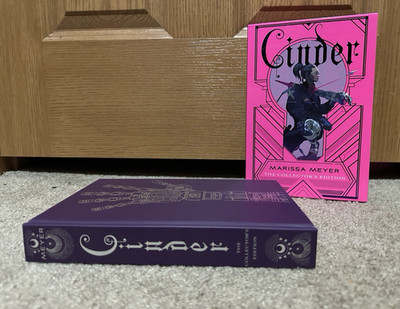 Cinder Collector's Edition Marissa Meyer Hardcover Lunar Chronicles YA Sci-Fi