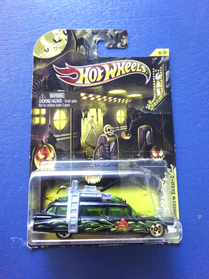 2012 Hot Wheels Ghostbusters Ecto 1, Happy Halloween New in