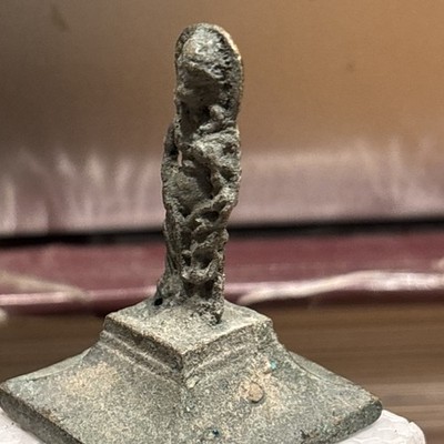 ANTIKE STATUE, Bronze 48 mm
