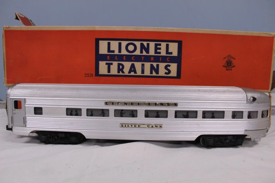 Lionel  2530 Baggage Car, 2531 Silver Dawn Observation Car, 2532 Passenger Car - Image 2 of 4