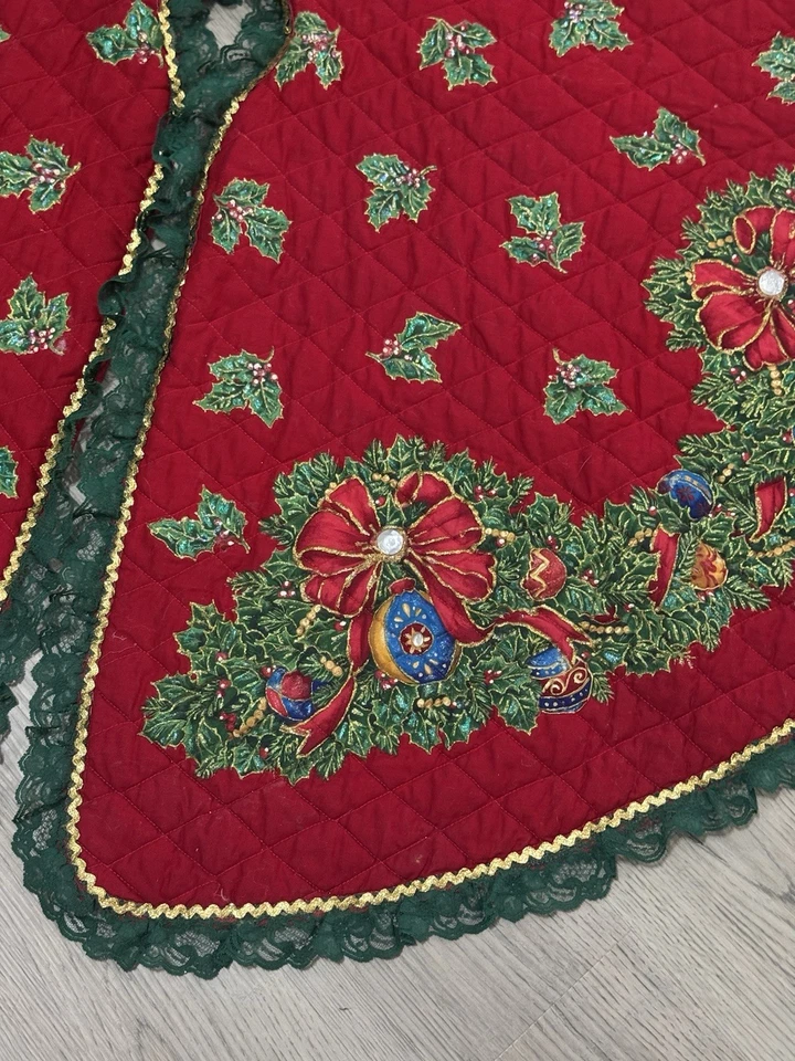 VINTAGE HANDMADE Christmas Tree Skirt Wreath & Holly  - LARGE 54” RARE EUC - Image 2 of 4