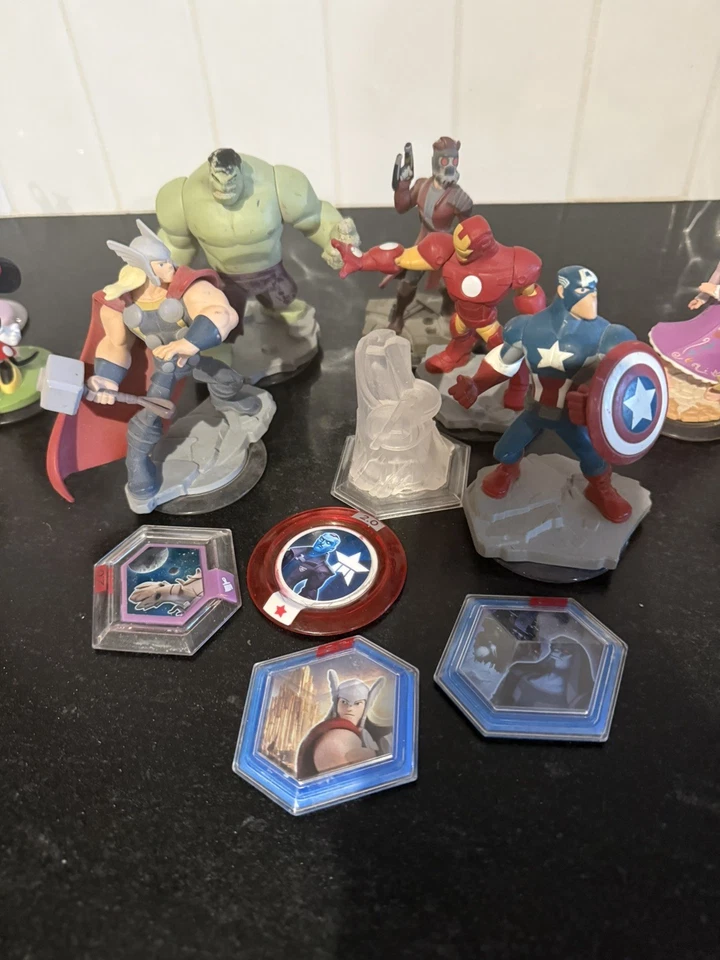 Disney Infinity 2.0, 3.0 y otras series Lote de 32 artículos y figuras seminuevas Foto 2 de 4