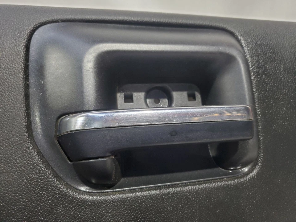 Chevrolet Silverado 2500 2016 OEM panel de moldura de puerta trasera izquierda Foto 3 de 4