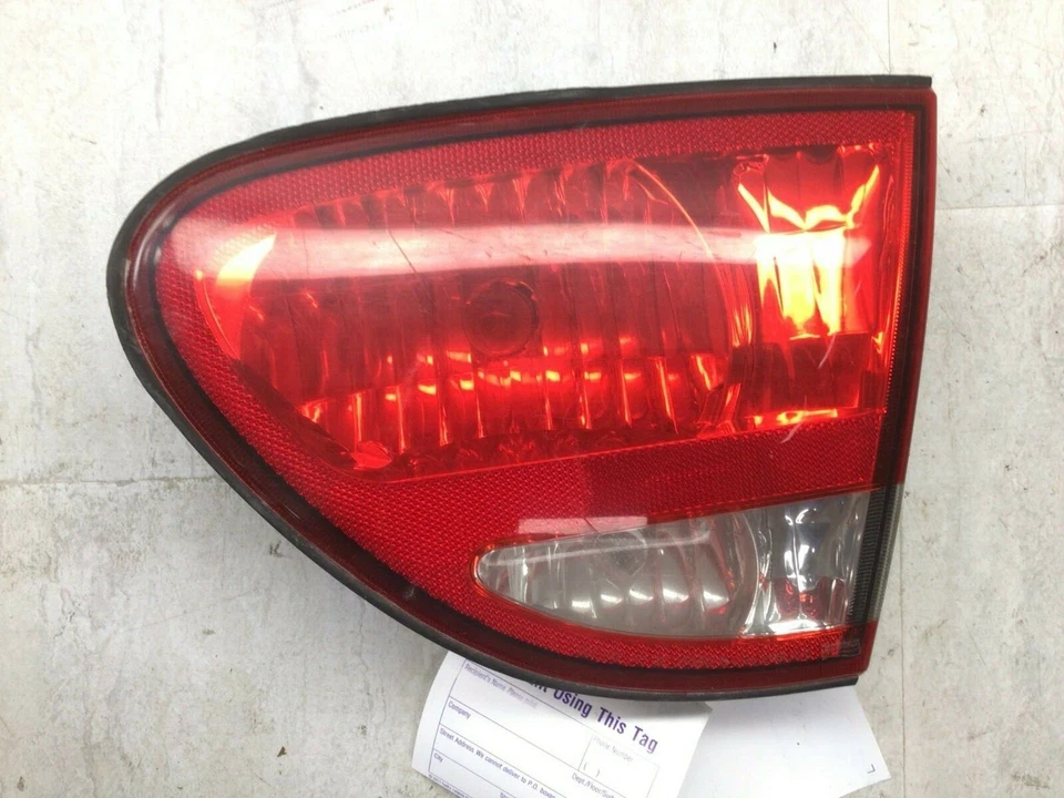 Conjunto de lámpara trasera derecha Oldsmobile Alero 1999-2004 GM 22642086 Foto 2 de 4