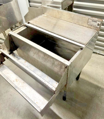 Krowne Silver Series 24" Under Bar Ice Bin w/ 2 tier Speed Rack