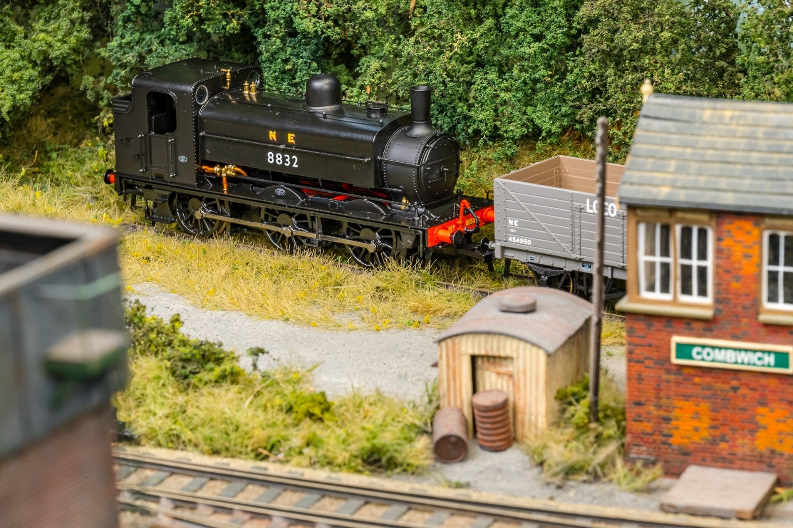 Rapido 958006 LNER J52/2 No. 8832 NE Plain Black - OO GAUGE