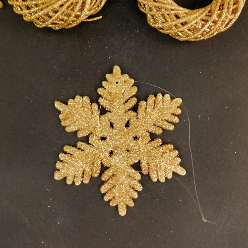 Vintage Set 6 goldfarbene Glitzer Weihnachtsschmuck 4 Schneeflocken 2 Kränze - Bild 3 von 6