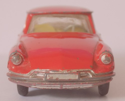 Corgi Toys No.210 Citroen DS19 Car (1957-59) Original Red Paint. - Picture 3 of 10