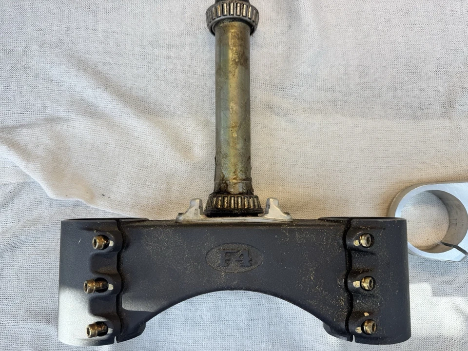 Braçadeira de garfo tripla inferior fabricante de equipamento original Mv Agusta 8000B5700 - Imagem 2 de 3