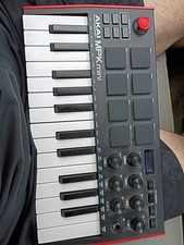 Akai Professional MPK Mini Play mk3 Keybed 25 Keys 8 Pads