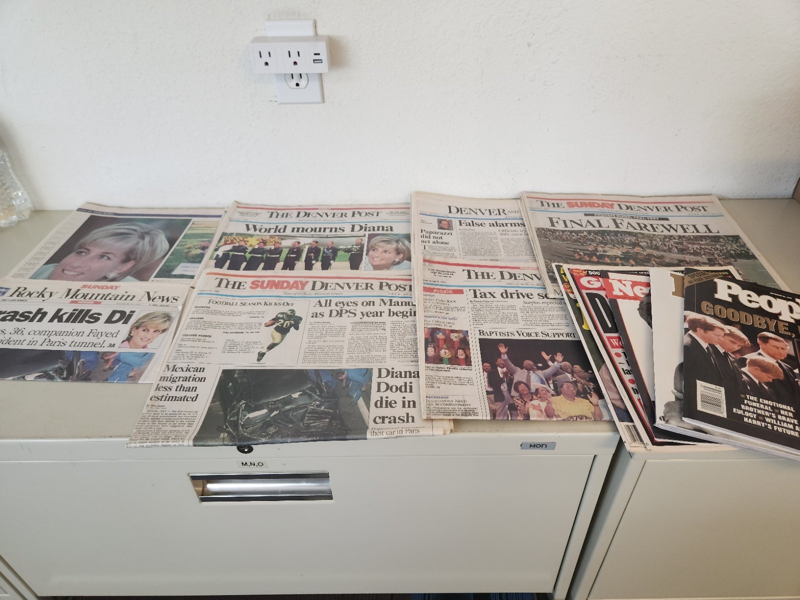 Princess Diana - News Papers And Magazines Lot