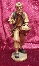 Krippenfigur "Kostner-Krippe", 12cm, Hirte mit Korb, Ahorn, lasiert