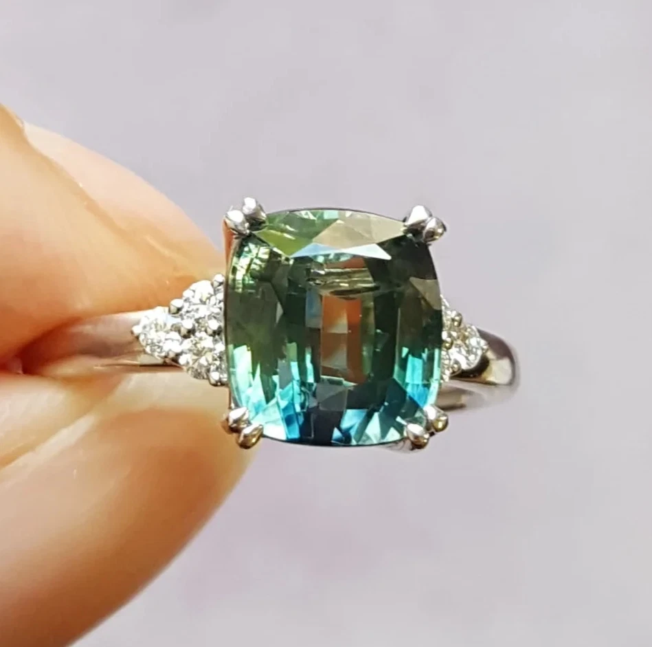 Anillo clásico de platino 950 moissanita blanca y zafiro verde azulado simulado 3,20 TCW Foto 4 de 4