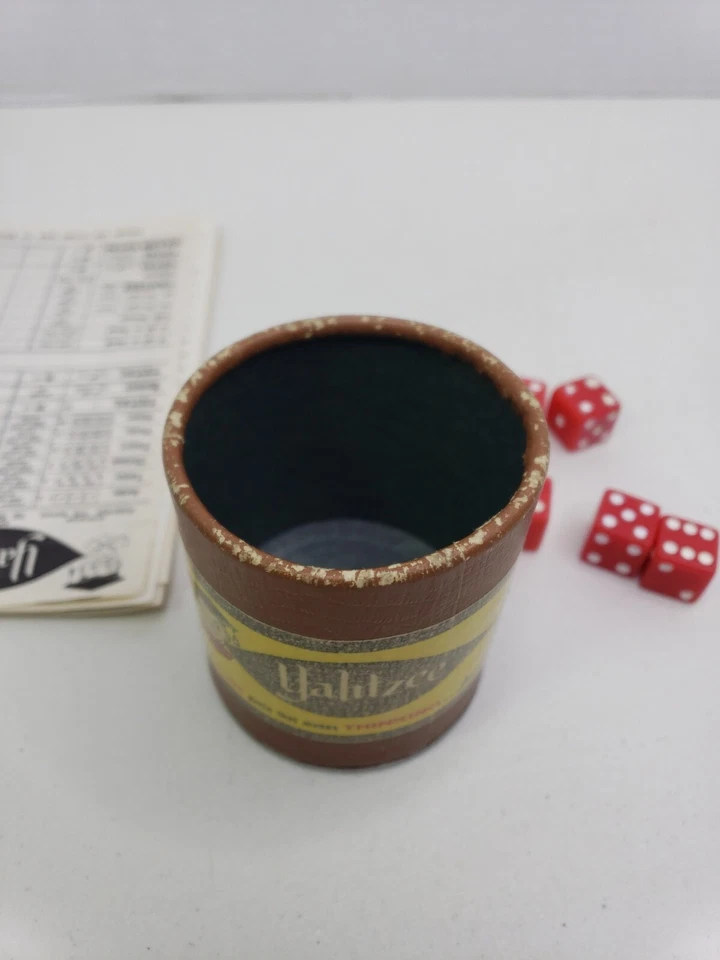 Vintage 1950's Yahtzee Game Copo de Papelão e Seis Dados Antigos - Imagem 3 de 4